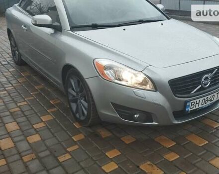 Серый Вольво Ц70, объемом двигателя 2.52 л и пробегом 200 тыс. км за 9999 $, фото 1 на Automoto.ua