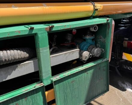 Желтый Вольво Другая, объемом двигателя 9.4 л и пробегом 800 тыс. км за 16000 $, фото 9 на Automoto.ua