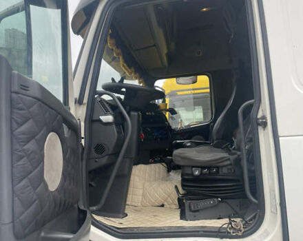 Белый Вольво FH 12, объемом двигателя 12.13 л и пробегом 1 тыс. км за 19999 $, фото 7 на Automoto.ua