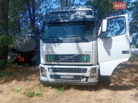 Вольво FH 12 2002 в Днепре (Днепропетровске) на Automoto.ua Белый Вольво FH 12, объемом двигателя 12 л и пробегом 2 тыс. км за 7637 $, фото 1 на Automoto.ua