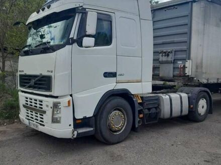 Вольво FH 12 2006 в Чернигове на Automoto.ua Белый Вольво FH 12, объемом двигателя 12.1 л и пробегом 2 тыс. км за 9500 $, фото 1 на Automoto.ua
