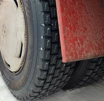 Красный Вольво FH 12, объемом двигателя 12 л и пробегом 865 тыс. км за 13000 $, фото 8 на Automoto.ua