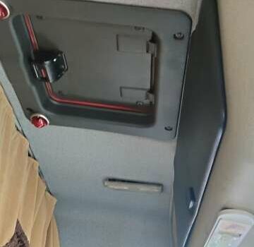 Красный Вольво FH 12, объемом двигателя 12 л и пробегом 865 тыс. км за 13000 $, фото 13 на Automoto.ua