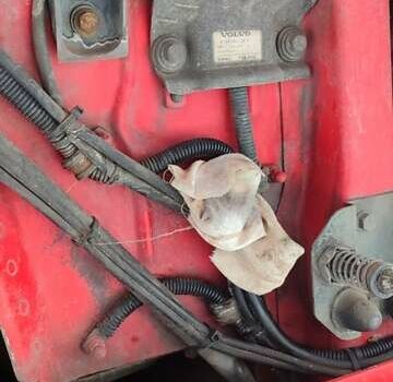 Красный Вольво FH 12, объемом двигателя 12 л и пробегом 865 тыс. км за 13000 $, фото 20 на Automoto.ua