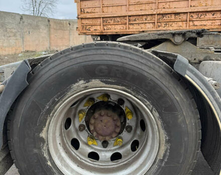 Красный Вольво FH 12, объемом двигателя 12.13 л и пробегом 857 тыс. км за 4500 $, фото 3 на Automoto.ua