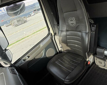 Білий Вольво FH 13, об'ємом двигуна 12.78 л та пробігом 470 тис. км за 85000 $, фото 25 на Automoto.ua