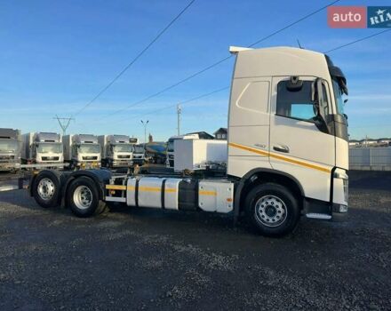Белый Вольво FH 13, объемом двигателя 12.8 л и пробегом 668 тыс. км за 75900 $, фото 3 на Automoto.ua