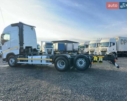 Белый Вольво FH 13, объемом двигателя 12.8 л и пробегом 668 тыс. км за 75900 $, фото 15 на Automoto.ua