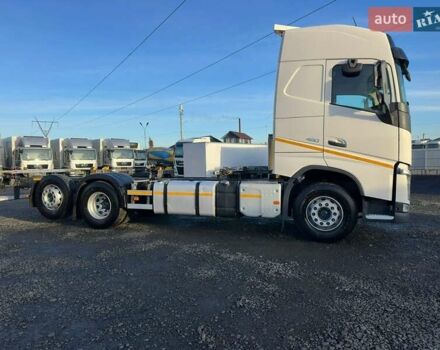 Белый Вольво FH 13, объемом двигателя 12.8 л и пробегом 668 тыс. км за 75900 $, фото 7 на Automoto.ua