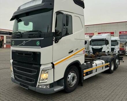 Белый Вольво FH 13, объемом двигателя 12.8 л и пробегом 668 тыс. км за 79900 $, фото 1 на Automoto.ua