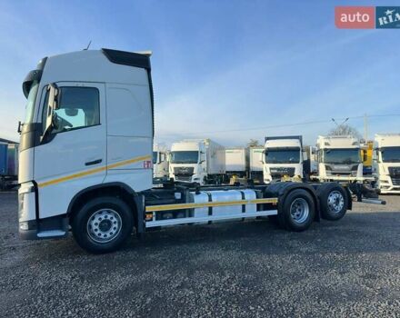 Белый Вольво FH 13, объемом двигателя 12.8 л и пробегом 668 тыс. км за 75900 $, фото 2 на Automoto.ua