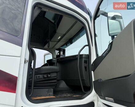 Білий Вольво FH 13, об'ємом двигуна 12.78 л та пробігом 449 тис. км за 130548 $, фото 42 на Automoto.ua