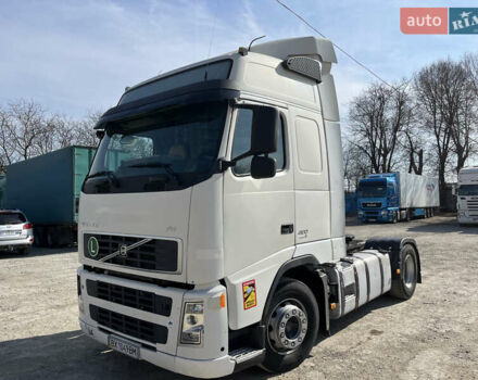 Белый Вольво FH 13, объемом двигателя 12.78 л и пробегом 376 тыс. км за 13800 $, фото 1 на Automoto.ua