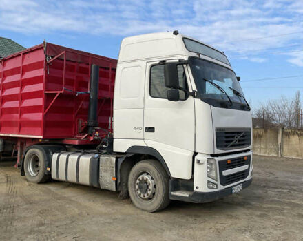 Вольво FH 13 2009 в Измаиле на Automoto.ua Белый Вольво FH 13, объемом двигателя 12.78 л и пробегом 1 тыс. км за 25000 $, фото 2 на Automoto.ua