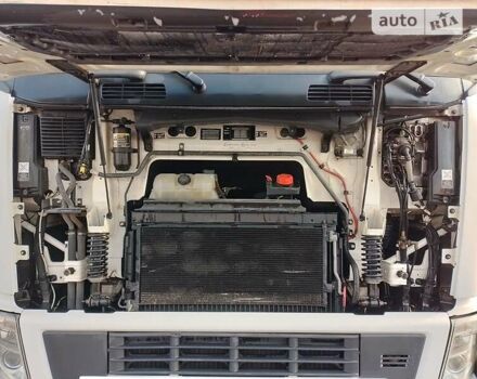 Белый Вольво FH 13, объемом двигателя 13 л и пробегом 612 тыс. км за 35000 $, фото 6 на Automoto.ua