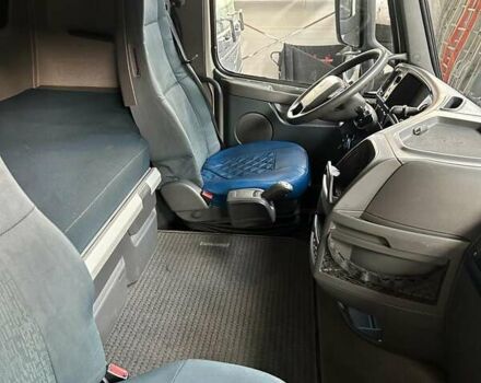 Белый Вольво FH 13, объемом двигателя 12.9 л и пробегом 986 тыс. км за 22800 $, фото 10 на Automoto.ua