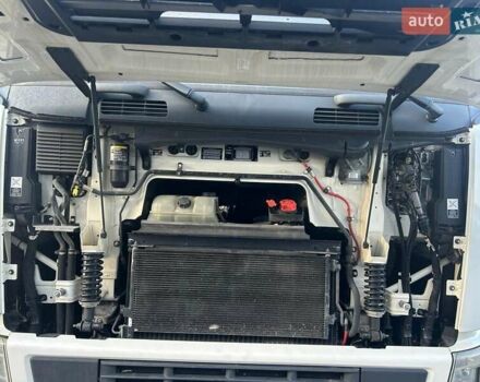 Белый Вольво FH 13, объемом двигателя 12.9 л и пробегом 986 тыс. км за 22800 $, фото 11 на Automoto.ua