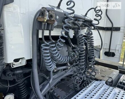 Білий Вольво FH 13, об'ємом двигуна 12.8 л та пробігом 830 тис. км за 32831 $, фото 23 на Automoto.ua
