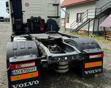 Белый Вольво FH 13, объемом двигателя 12.78 л и пробегом 100 тыс. км за 19000 $, фото 10 на Automoto.ua