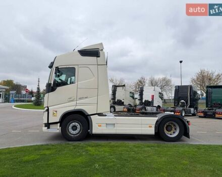 Білий Вольво FH 13, об'ємом двигуна 12.8 л та пробігом 989 тис. км за 28500 $, фото 9 на Automoto.ua