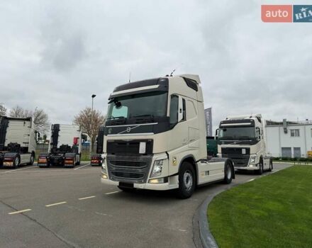 Білий Вольво FH 13, об'ємом двигуна 12.8 л та пробігом 989 тис. км за 28500 $, фото 3 на Automoto.ua