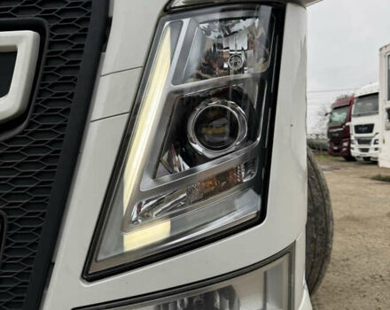 Белый Вольво FH 13, объемом двигателя 12.7 л и пробегом 830 тыс. км за 35999 $, фото 5 на Automoto.ua