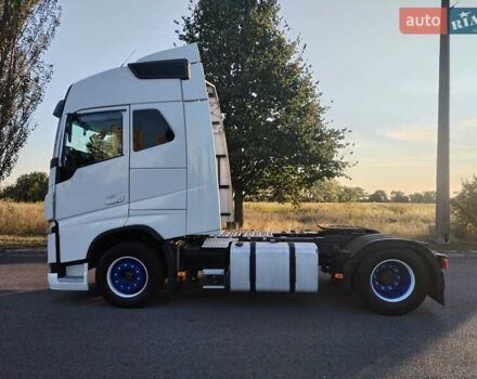 Белый Вольво FH 13, объемом двигателя 0 л и пробегом 809 тыс. км за 35900 $, фото 12 на Automoto.ua