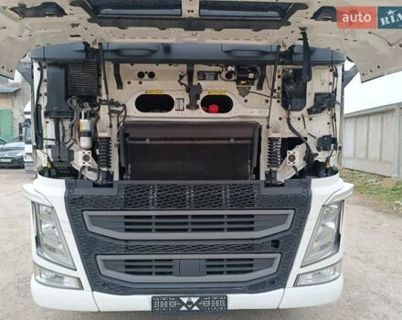 Вольво FH 13 2015 в Тернополе на Automoto.ua Белый Вольво FH 13, объемом двигателя 0 л и пробегом 903 тыс. км за 30000 $, фото 4 на Automoto.ua