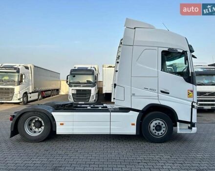 Белый Вольво FH 13, объемом двигателя 12.9 л и пробегом 948 тыс. км за 30100 $, фото 4 на Automoto.ua