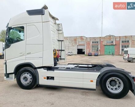 Вольво FH 13 2015 в Тернополе на Automoto.ua Белый Вольво FH 13, объемом двигателя 0 л и пробегом 903 тыс. км за 30000 $, фото 8 на Automoto.ua