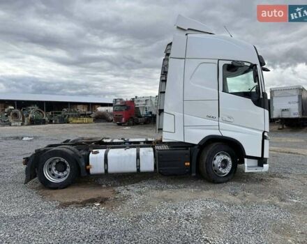 Белый Вольво FH 13, объемом двигателя 12.8 л и пробегом 122 тыс. км за 23500 $, фото 9 на Automoto.ua