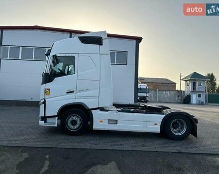 Белый Вольво FH 13, объемом двигателя 13 л и пробегом 948 тыс. км за 30100 $, фото 2 на Automoto.ua