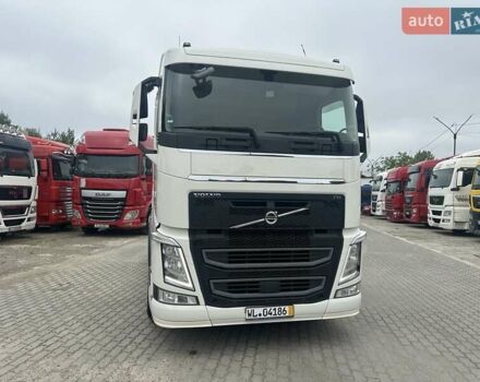 Белый Вольво FH 13, объемом двигателя 12.77 л и пробегом 120 тыс. км за 29900 $, фото 2 на Automoto.ua