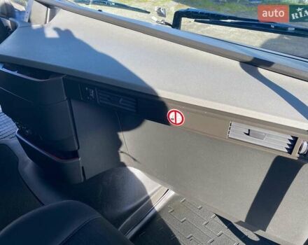 Белый Вольво FH 13, объемом двигателя 12.9 л и пробегом 780 тыс. км за 39500 $, фото 30 на Automoto.ua