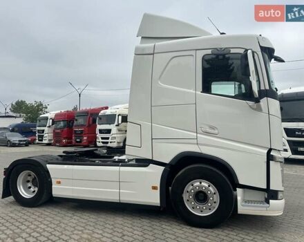 Белый Вольво FH 13, объемом двигателя 12.77 л и пробегом 120 тыс. км за 29900 $, фото 4 на Automoto.ua