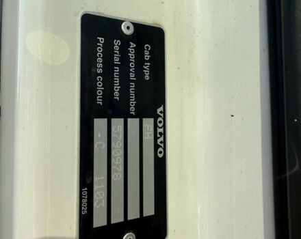 Белый Вольво FH 13, объемом двигателя 0 л и пробегом 670 тыс. км за 38500 $, фото 7 на Automoto.ua