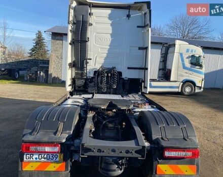 Белый Вольво FH 13, объемом двигателя 12.9 л и пробегом 780 тыс. км за 39500 $, фото 5 на Automoto.ua