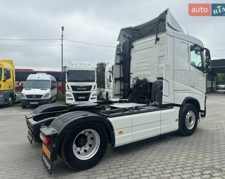 Белый Вольво FH 13, объемом двигателя 12.77 л и пробегом 120 тыс. км за 29900 $, фото 10 на Automoto.ua