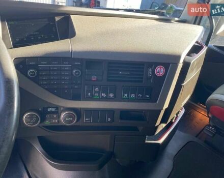 Белый Вольво FH 13, объемом двигателя 12.9 л и пробегом 780 тыс. км за 39500 $, фото 26 на Automoto.ua