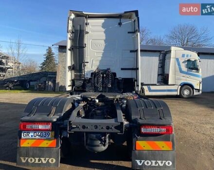 Белый Вольво FH 13, объемом двигателя 12.9 л и пробегом 780 тыс. км за 39500 $, фото 2 на Automoto.ua
