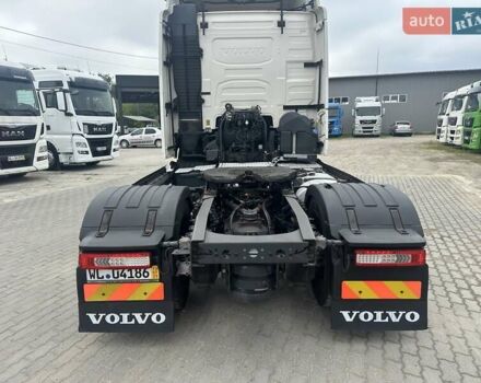 Белый Вольво FH 13, объемом двигателя 12.77 л и пробегом 120 тыс. км за 29900 $, фото 11 на Automoto.ua