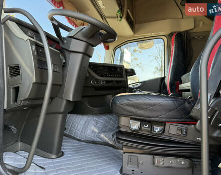 Белый Вольво FH 13, объемом двигателя 0 л и пробегом 670 тыс. км за 38500 $, фото 20 на Automoto.ua