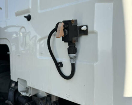 Белый Вольво FH 13, объемом двигателя 0 л и пробегом 670 тыс. км за 38500 $, фото 9 на Automoto.ua