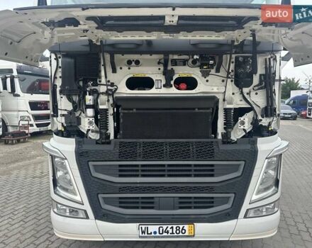 Белый Вольво FH 13, объемом двигателя 12.77 л и пробегом 120 тыс. км за 29900 $, фото 13 на Automoto.ua