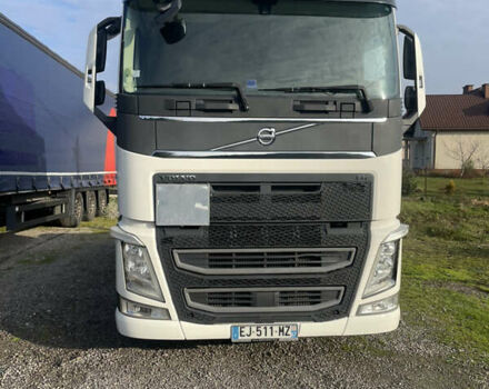 Білий Вольво FH 13, об'ємом двигуна 12.9 л та пробігом 750 тис. км за 44888 $, фото 2 на Automoto.ua