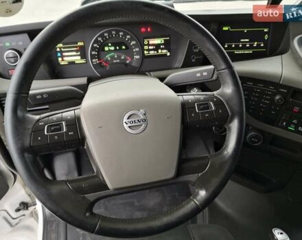 Белый Вольво FH 13, объемом двигателя 12.78 л и пробегом 735 тыс. км за 54500 $, фото 25 на Automoto.ua