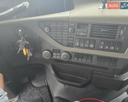 Білий Вольво FH 13, об'ємом двигуна 12.6 л та пробігом 625 тис. км за 54830 $, фото 45 на Automoto.ua