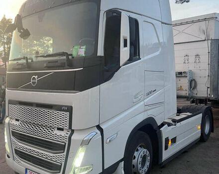 Білий Вольво FH 13, об'ємом двигуна 12 л та пробігом 236 тис. км за 89425 $, фото 1 на Automoto.ua