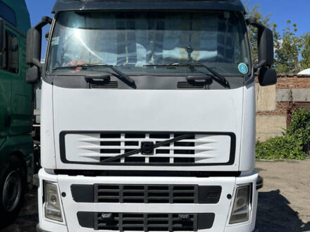 Белый Вольво FH 13, объемом двигателя 0 л и пробегом 300 тыс. км за 11000 $, фото 1 на Automoto.ua