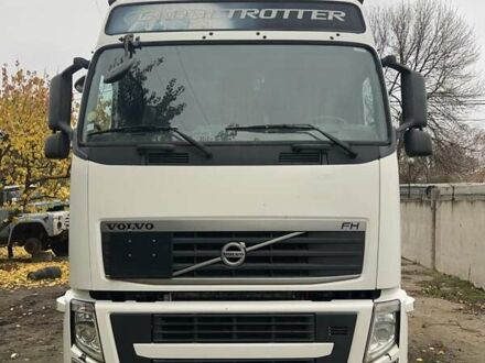 Белый Вольво FH 13, объемом двигателя 12.78 л и пробегом 830 тыс. км за 23000 $, фото 1 на Automoto.ua